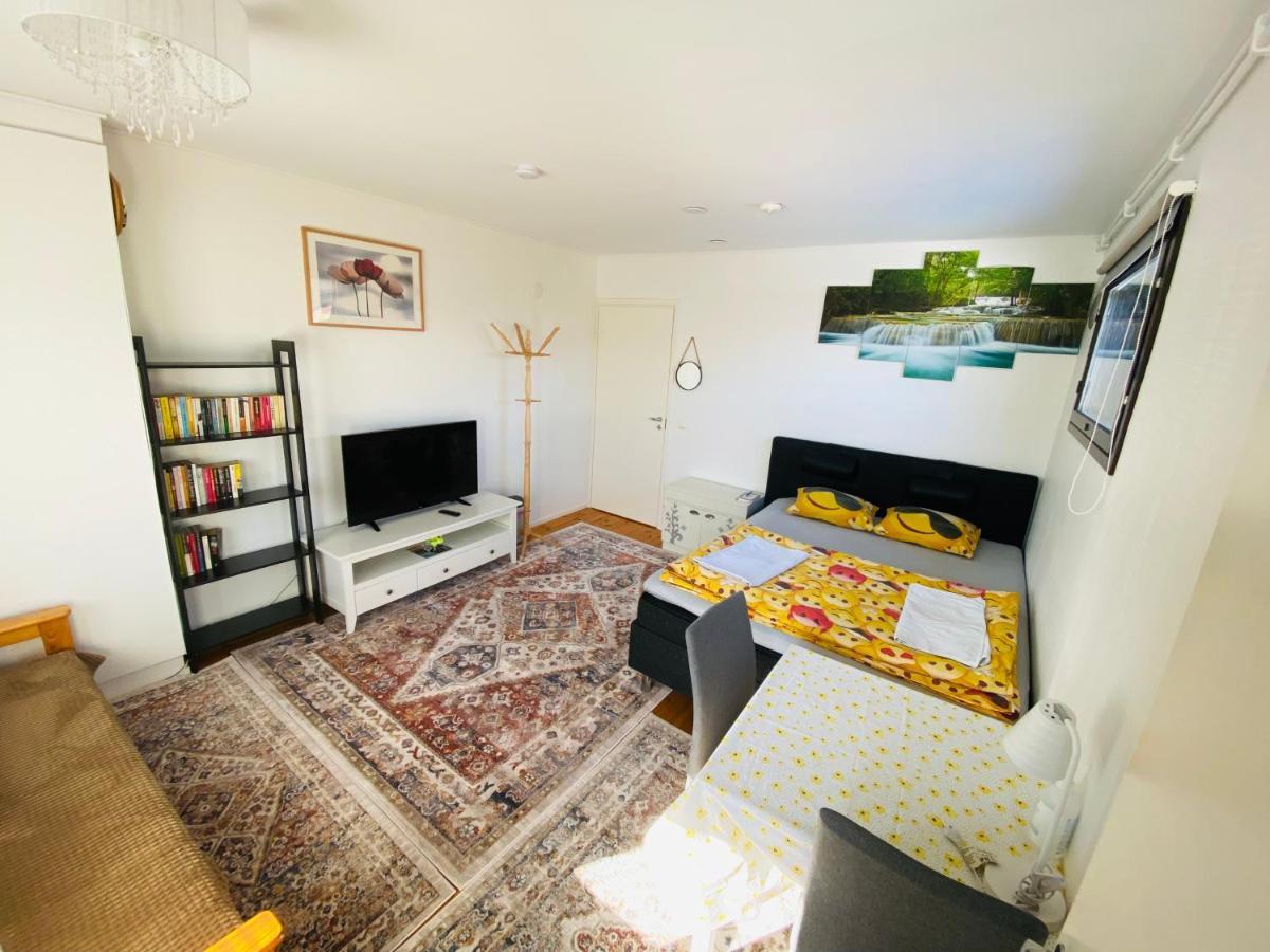 Two Bedrooms,Dining Area And Bathroom With Private Entrance Kotka Exterior photo